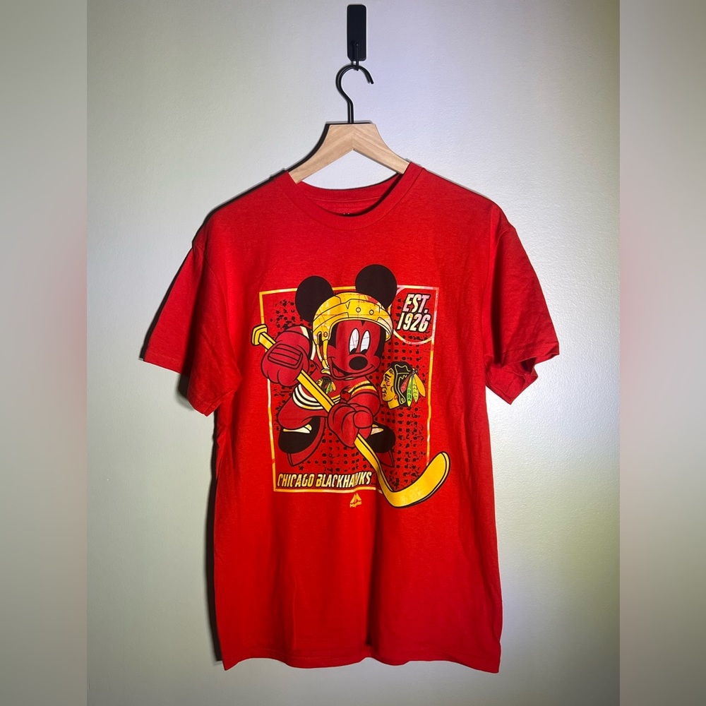 Disney Mickey Mouse Chicago Blackhawks NFL Hockey Red T-Shirt - Size M